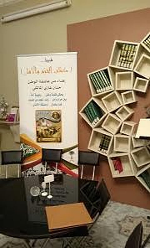 معلمة بالطائف تحول مكتبة مدرستها الورقية إلى رقمية تفاعلية