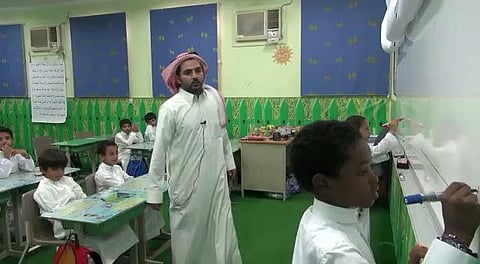 "تعليم الشرقية" ينفى خلافات "معلم فيديو الاستراتيجيات" وقائد المدرسة