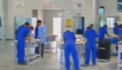 خريجو الانتساب:"التعليم"تناقض نفسها..تفضلون الانتظام..أقفلوا النظام!