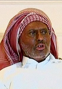 "مخلوع اليمن" يسخر من "الحزم": منعتني القات والهاتف .. ومتابع يُفحمه