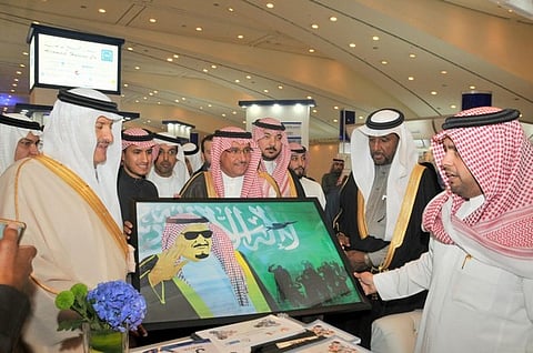 تعرف على قصة "رسومات" المعاقين التي أثارت إعجاب "سلطان بن سلمان"