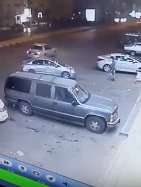 بالفيديو.. سرقة سيارة في تبوك وهروب سيدة كانت داخلها