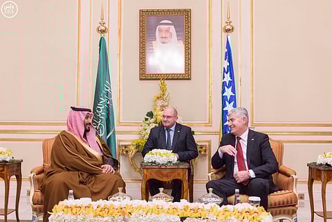 ولي ولي العهد يبحث مجالات التعاون الثنائي مع الرئيس البوسني