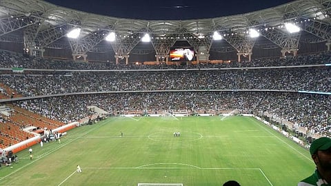 إدارة "الجوهرة" تستعين بخبير إيطالي لصيانة ملعبها