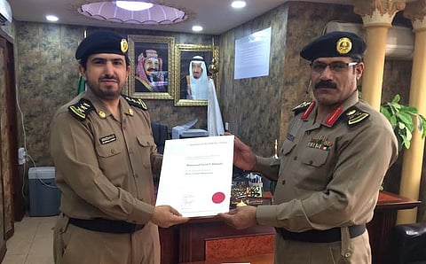 تكريم "الأحمري" بعد حصوله على الماجستير