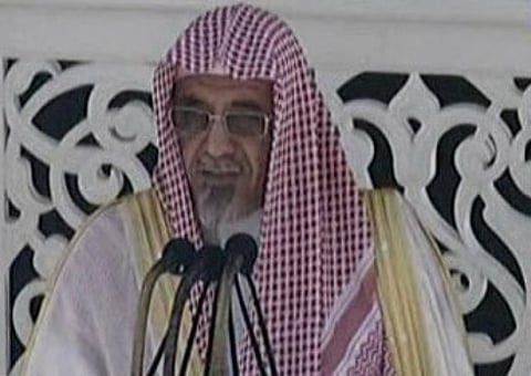 إمام الحرم المكي: التحالف العسكري سيحمي المسلمين من شر الإرهاب