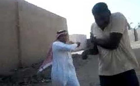 مقطع فيديو لـ"سعودي" يضرب عمالة هندية يثير غضباً في "كيرلا"