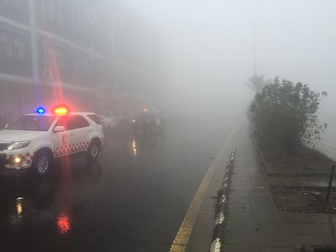 "مدني الباحة" يباشر انهيارات صخرية بعقبة الملك فهد