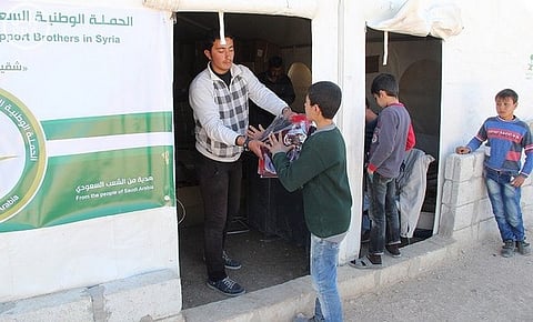 تفويج 11 قافلة إغاثية إلى الداخل السوري عبر المعابر مع تركيا