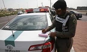 "المرور": مَنْ يسمح لـ"شخص" بقيادة مركبته دون رخصة سيُعاقَب