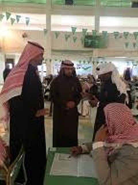 مدير تعليم مهد الذهب يتفقد سير الاختبارات في عدد من المدارس