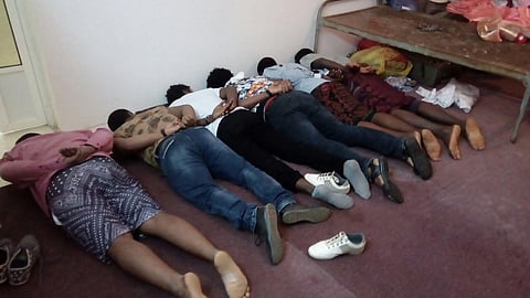 شرطة جازان تطيح بعصابة إفريقية تتاجر بالبشر.. وتضبط الحشيش بصبيا