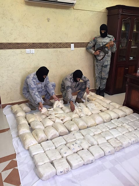 حرس الحدود يحبط تهريب مليون و٣٣٩ ألف قرص مخدر بتبوك