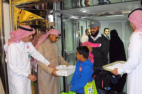 بالصور.. استقبال حافل في الرياض للبعثة الدبلوماسية العائدة من إيران