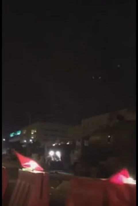بالفيديو.. معدات تتسابق لفك اختناقات صاري جدة