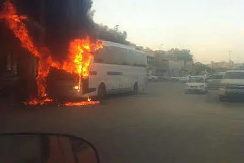 "أرامكو" توقف خدمة نقل موظفيها بالحافلات بعد حريق إحداها بالقطيف