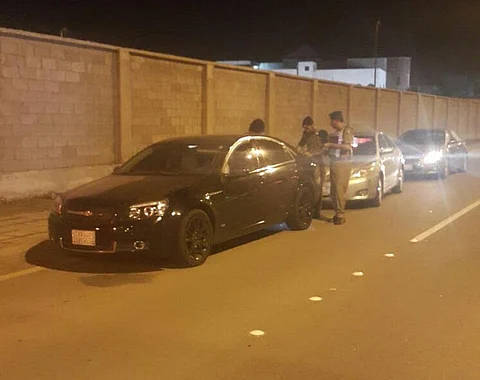 بالفيديو.. "مرور جدة" يطيح بالكابريس الأسود "مفحط دوار الأخطبوط"