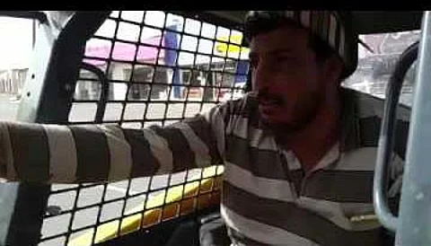 بالفيديو.. مواطن يوثق تكسير وإزالة رصيف جديد في البشائر