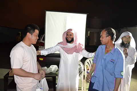 شاهد.. 27 صينياً يشهرون إسلامهم بتعاوني الشرائع