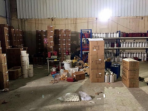 ضبط عبوات "بول آدمي" بمستودع عطور بحائل .. يبيع أخشاباً على أنها عود أصلي