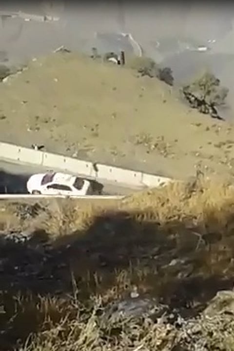 توقيف المراهق "مدحرج إطار سيارة" طريق عقبة الباحة