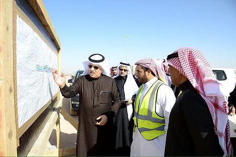 شاهد.. "المقبل" في جولات ميدانية تكشف ملاحظات في مشاريع للطرق بالرياض