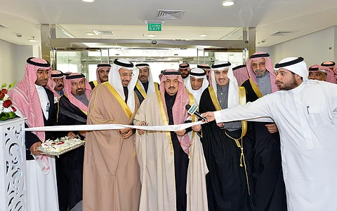 أمير الرياض يفتتح مركز "اعتلال السكري بالعين" بتخصصي الملك خالد