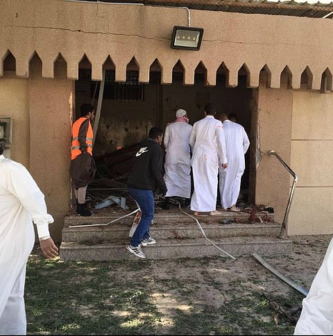 شهود عيان: القبض على أحد منفّذي العملية الإرهابية في مسجد محاسن الأحساء