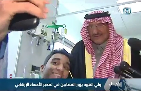 فيديو .. ولي العهد يلبي طلب مُصاب بـ "تفجير الأحساء" لالتقاط "سيلفي" رافضاً تقبيل يده