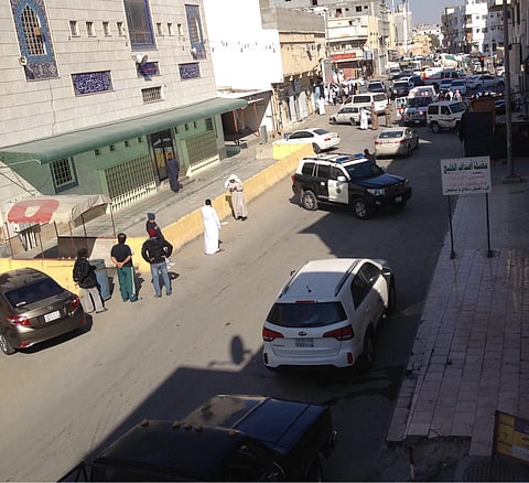 استشهاد رجلي أمن بنيران مجهولة أثناء قيامهما بمتابعة سيارة نقل أموال بالقطيف