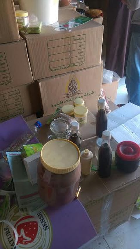 أمانة المدينة تضبط مستودع تخزين مواد غذائية منتهية الصلاحية