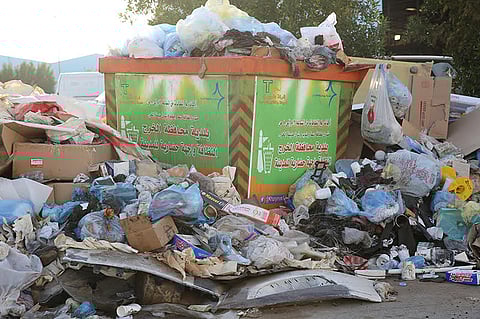 شاهد.. وضع النظافة يزداد سوءًا في "صناعية الخرج" والبلدية تنتظر