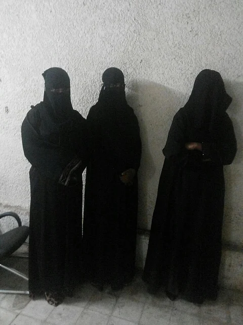 إثيوبيون يتاجرون بـ 3 نساء من جنسهم بتشغيلهن في المنازل وممارسة الدعارة بالطائف