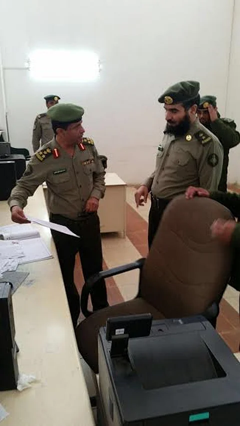 "الخالدي" يتفقد شعبة جوازات الخميس ويطمئن على خدمات المراجعين