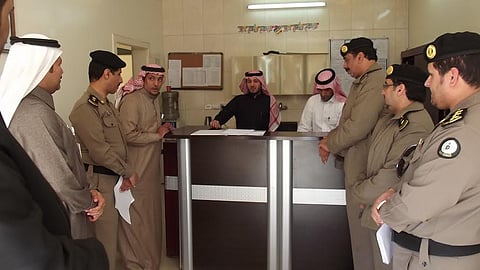 تدشين حملة تعاون بين مركز "رشد" وإدارة السجون بالطائف