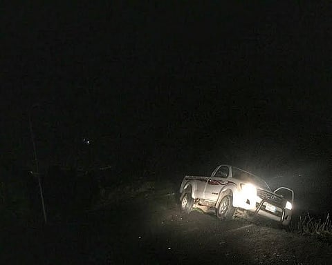 شاهد.. نجاة مواطن قبل أن يهوي بسيارته من جبال فيفاء