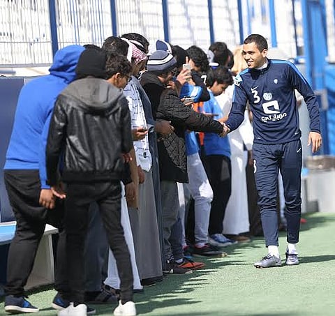 "الهلال": "دونيس" يكتفي بمحاضرة فنية.. و"الدوسري" يجري جلسة علاجية