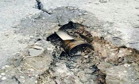 إصابة 5 موظفين بجمرك الطوال بسبب مقذوف حوثي