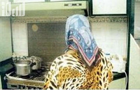 "الشرطة" تستدعي مواطنًا وزوجتَه لضرب خادمتهما الإريترية في جدة