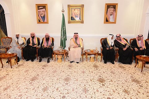 أمير عسير يستعرض مشروعات في تنومة بـ 586 مليون ريال