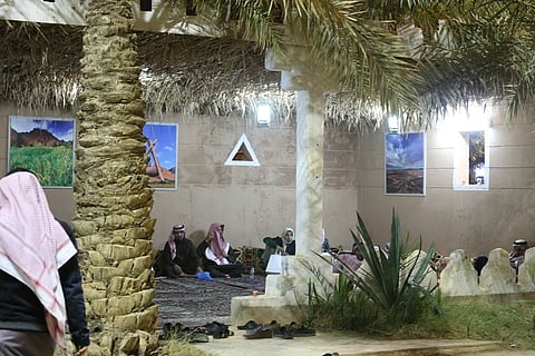 شاهد.. البيت الحائلي ينقل زوار الجنادرية لأيام الزمن الجميل