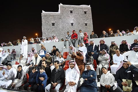 "قرية جازان" بالجنادرية تجذب الزوار .. وفدان أمريكي وخليجي تجولا بـ"البيت الفرساني"