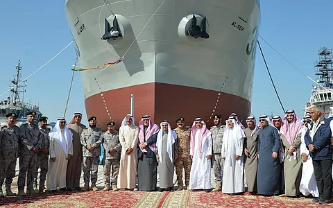 الكويت تتسلم سفينتين عسكريتين صُنعتا بالسعودية بنسبة 100%