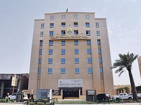 "الاستئناف" تصادق على حُكْم السجن 5 سنوات لمواطن حوَّل "الخُمس" لجهات مشبوهة