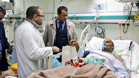 القنصل المصري يطمئن على مصابَيْ حادثة إطلاق النار بوادي الدواسر