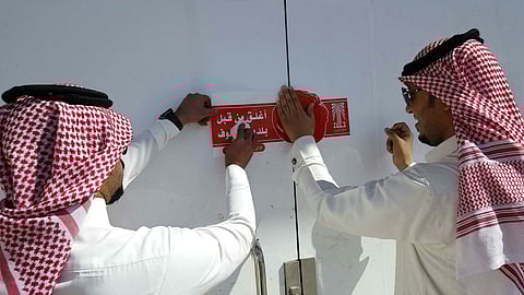 شاهد: إغلاق معمل حلويات مخالف بالأحساء.. بيض متعفن وأدوات صدئة