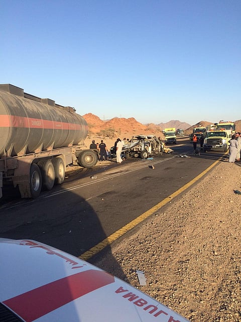 المدينة.. حادث تصادم وجهاً لوجه يصرع 5 أشخاص تفحماً