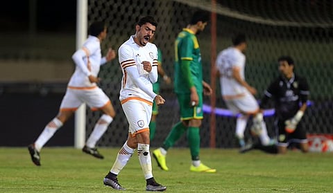 بالصور.. الشباب بثنائية يُعيد الخليج لدوامة الخسائر