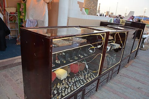 نجاح باهر لأسر عسير المنتجة بـ"الجنادرية".. وشاب يزين القرية