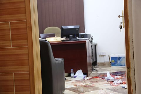 شاهد.. "سبق" في موقع الهجوم المسلح.. التفاصيل من أول رصاصة حتى آخر قطرة دم